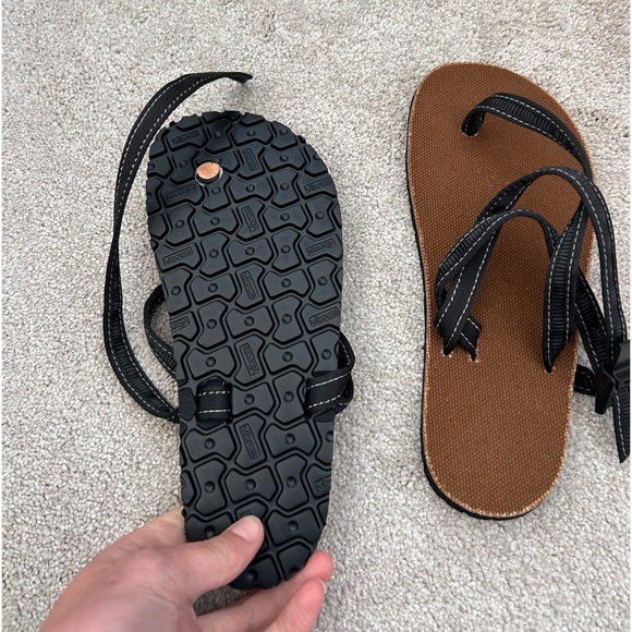 Brand New Earth Runners Alpha - Picture 2 of 2